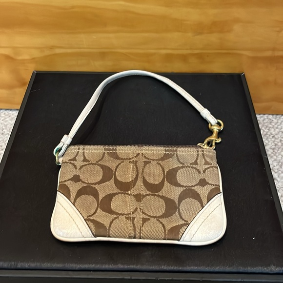 Coach Handbags - Coach Wristlet
